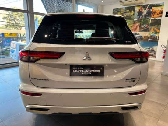 MITSUBISHI-OUTLANDER-2025