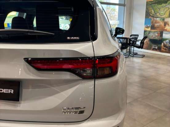 MITSUBISHI-OUTLANDER-2.4 PHEV HPE-S S-AWC DHT MITSUBISHI-OUTLANDER-2025