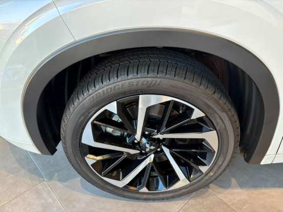 MITSUBISHI-OUTLANDER-2025