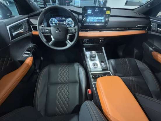 MITSUBISHI-OUTLANDER-2.4 PHEV SIGNATURE S-AWC DHT MITSUBISHI-OUTLANDER-2025
