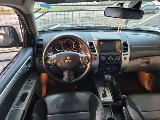MITSUBISHI-PAJERO-2017