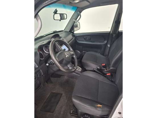 MITSUBISHI-PAJERO TR4-2011