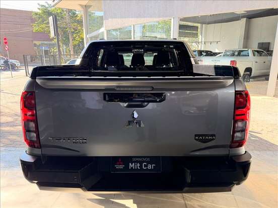 MITSUBISHI-TRITON-2.4 BITURBO DIESEL CD KATANA 4X4 AUTOMÁTICO MITSUBISHI-TRITON-2025