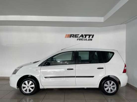 NISSAN-LIVINA-2011