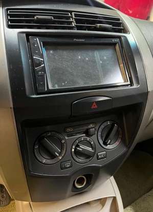 NISSAN-LIVINA-2009