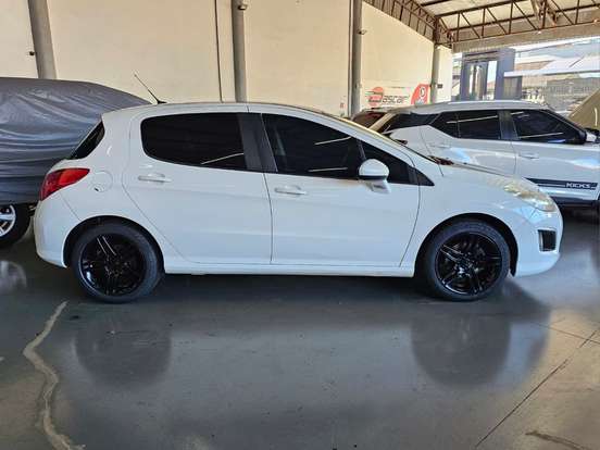 PEUGEOT-308-2012