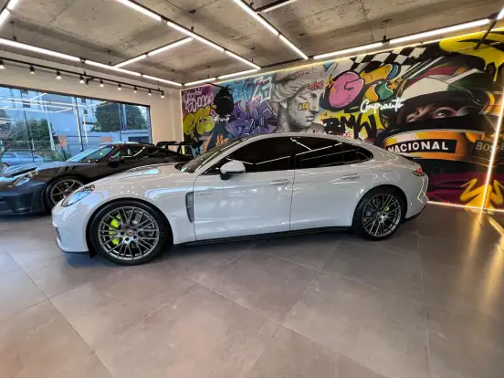 PORSCHE-PANAMERA-2023