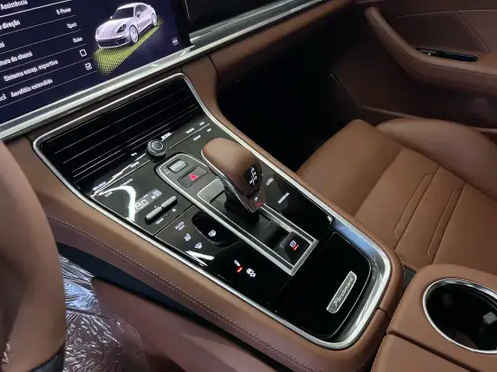 PORSCHE-PANAMERA-2023