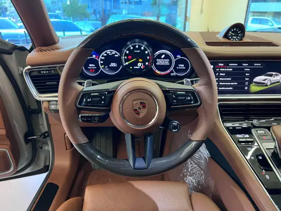 PORSCHE-PANAMERA-2023