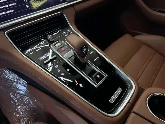 PORSCHE-PANAMERA-2023