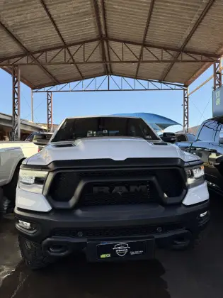 RAM 1500 5.7 V8 GASOLINA REBEL CD 4X4 AUTOMÁTICO RAM 1500 5.7 V8 GASOLINA REBEL CD 4X4 AUTOMÁTICO