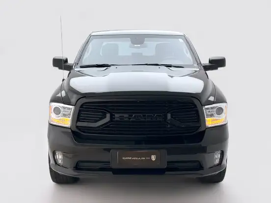 RAM-CLASSIC-5.7 V8 GASOLINA LARAMIE NIGHT EDITION CD 4X4 AUTOMÁTICO RAM-CLASSIC-2023