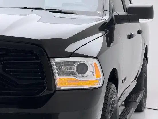 RAM-CLASSIC-5.7 V8 GASOLINA LARAMIE NIGHT EDITION CD 4X4 AUTOMÁTICO RAM-CLASSIC-2023