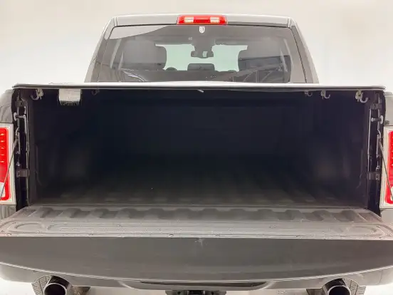 RAM-CLASSIC-5.7 V8 GASOLINA LARAMIE NIGHT EDITION CD 4X4 AUTOMÁTICO RAM-CLASSIC-2023