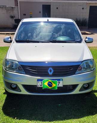 RENAULT-LOGAN-2013