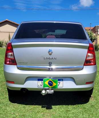 RENAULT-LOGAN-2013