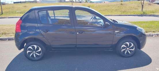 RENAULT-SANDERO-2008