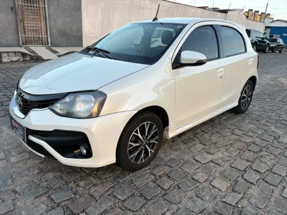 TOYOTA ETIOS 1.5 PLATINUM 16V FLEX 4P AUTOMÁTICO TOYOTA ETIOS 1.5 PLATINUM 16V FLEX 4P AUTOMÁTICO