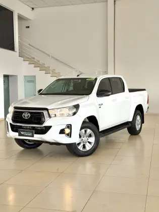 TOYOTA HILUX 2.7 SR 4X2 CD 16V FLEX 4P AUTOMÁTICO TOYOTA HILUX 2.7 SR 4X2 CD 16V FLEX 4P AUTOMÁTICO