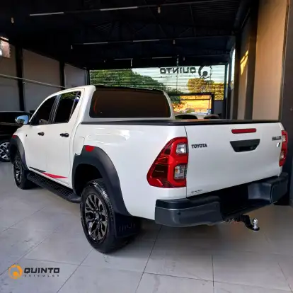 TOYOTA-HILUX-2022