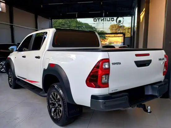 TOYOTA-HILUX-2.8 D-4D TURBO DIESEL CD GR-S 4X4 AUTOMÁTICO TOYOTA-HILUX-2022