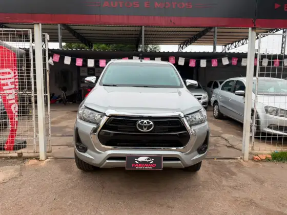 TOYOTA HILUX 2.8 D-4D TURBO DIESEL CD SR 4X4 AUTOMÁTICO TOYOTA HILUX 2.8 D-4D TURBO DIESEL CD SR 4X4 AUTOMÁTICO