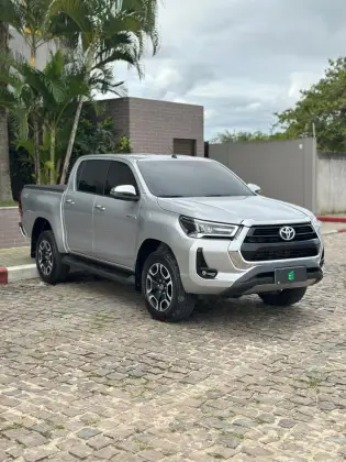 TOYOTA HILUX 2.8 D-4D TURBO DIESEL CD SRV 4X4 AUTOMÁTICO TOYOTA HILUX 2.8 D-4D TURBO DIESEL CD SRV 4X4 AUTOMÁTICO