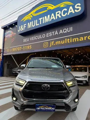 TOYOTA HILUX 2.8 D-4D TURBO DIESEL CD SRX 4X4 AUTOMÁTICO TOYOTA HILUX 2.8 D-4D TURBO DIESEL CD SRX 4X4 AUTOMÁTICO