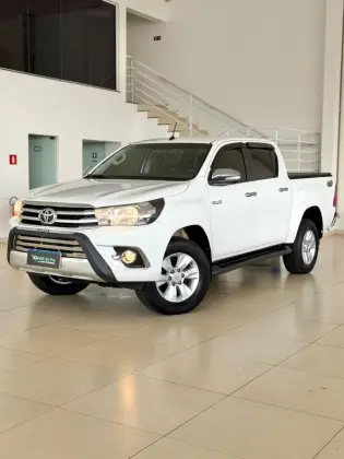 TOYOTA HILUX 2.8 SRV 4X4 CD 16V DIESEL 4P AUTOMÁTICO TOYOTA HILUX 2.8 SRV 4X4 CD 16V DIESEL 4P AUTOMÁTICO