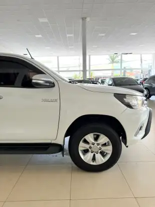 TOYOTA-HILUX-2.8 SRV 4X4 CD 16V DIESEL 4P AUTOMÁTICO TOYOTA-HILUX-2015