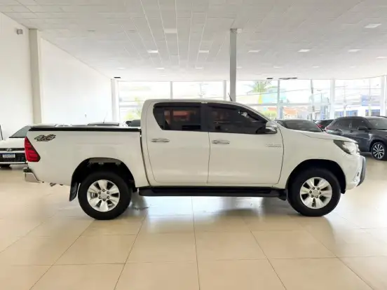 TOYOTA-HILUX-2.8 SRV 4X4 CD 16V DIESEL 4P AUTOMÁTICO TOYOTA-HILUX-2015