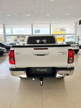 TOYOTA-HILUX-2015