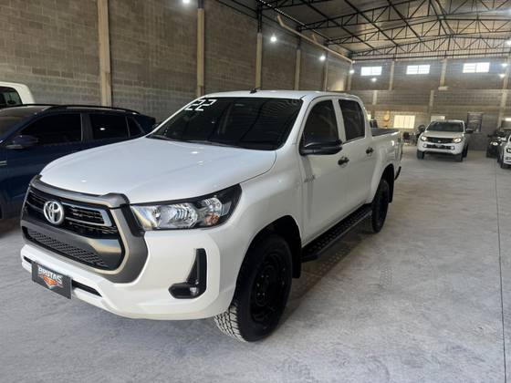 TOYOTA HILUX 2.8 D-4D TURBO DIESEL CD POWER PACK 4X4 MANUAL