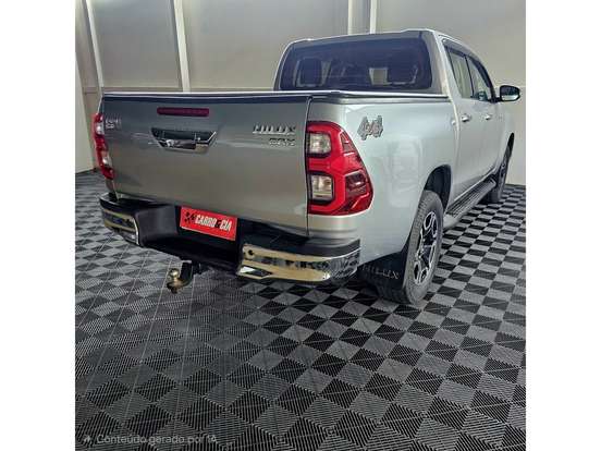 TOYOTA-HILUX-2022