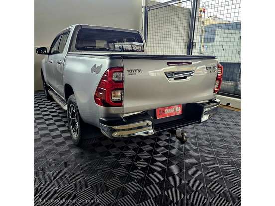 TOYOTA-HILUX-2022