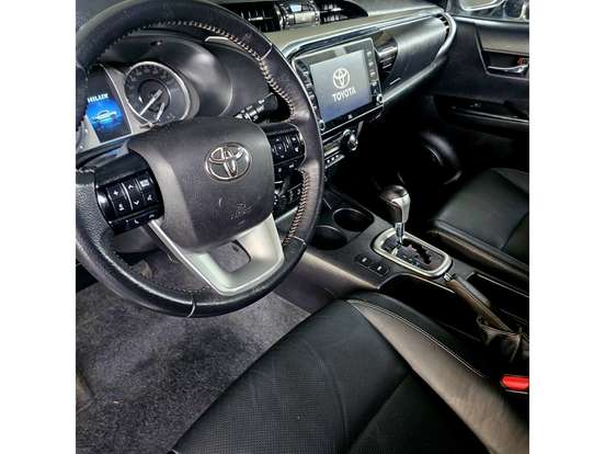 TOYOTA-HILUX-2.8 D-4D TURBO DIESEL CD SRX 4X4 AUTOMÁTICO TOYOTA-HILUX-2022