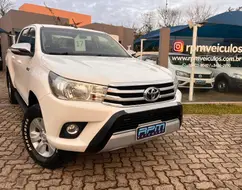 TOYOTA HILUX 2.8 SR 4X4 CD 16V DIESEL 4P AUTOMÁTICO TOYOTA HILUX 2.8 SR 4X4 CD 16V DIESEL 4P AUTOMÁTICO