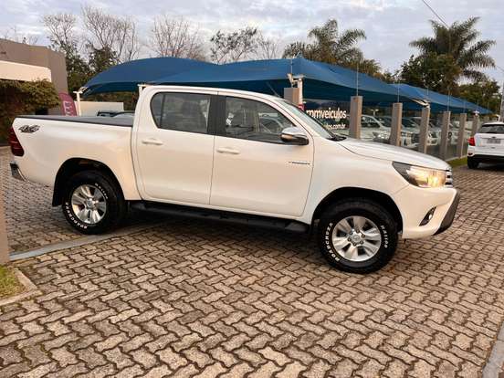 TOYOTA-HILUX-2017