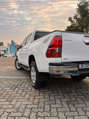 TOYOTA-HILUX-2.8 SR 4X4 CD 16V DIESEL 4P AUTOMÁTICO TOYOTA-HILUX-2017