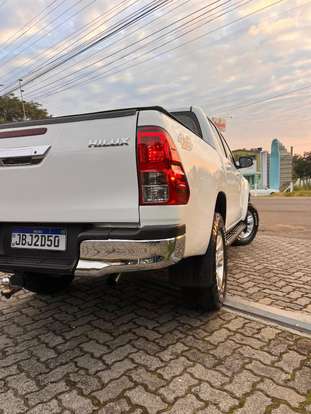 TOYOTA-HILUX-2017