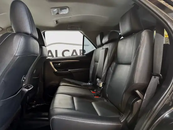 TOYOTA-HILUX SW4-2.7 VVT-i FLEX SRV 7L 4X2 AUTOMÁTICO TOYOTA-HILUX SW4-2020