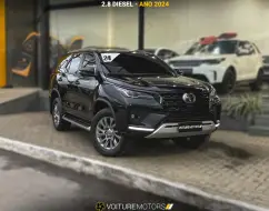TOYOTA HILUX SW4 2.8 D-4D TURBO DIESEL SRX 7L 4X4 AUTOMÁTICO TOYOTA HILUX SW4 2.8 D-4D TURBO DIESEL SRX 7L 4X4 AUTOMÁTICO