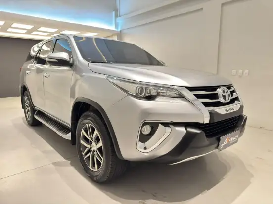 TOYOTA-HILUX SW4-2.8 SRX 4X4 7 LUGARES 16V TURBO INTERCOOLER DIESEL 4P AUTOMÁTICO TOYOTA-HILUX SW4-2016