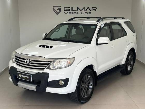 TOYOTA HILUX SW4 3.0 SRV 4X4 7 LUGARES 16V TURBO INTERCOOLER DIESEL 4P AUTOMÁTICO