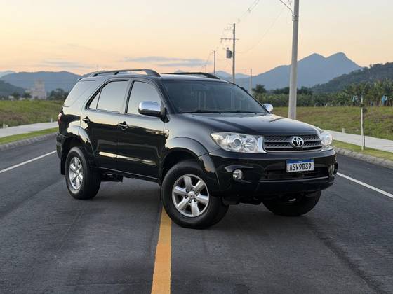 TOYOTA HILUX SW4 4.0 SRV 4X4 V6 24V GASOLINA 4P AUTOMÁTICO