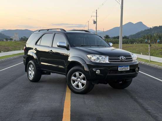 TOYOTA-HILUX SW4-4.0 SRV 4X4 V6 24V GASOLINA 4P AUTOMÁTICO TOYOTA-HILUX SW4-2010