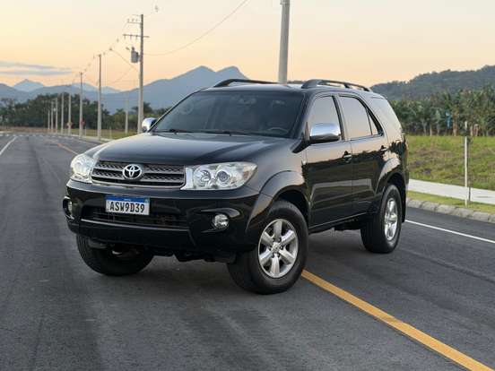 TOYOTA-HILUX SW4-2010