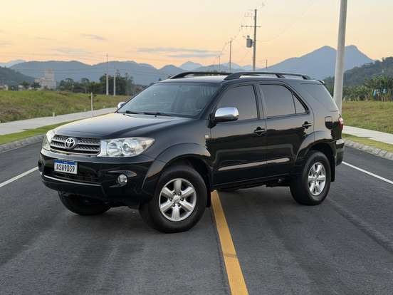 TOYOTA-HILUX SW4-4.0 SRV 4X4 V6 24V GASOLINA 4P AUTOMÁTICO TOYOTA-HILUX SW4-2010