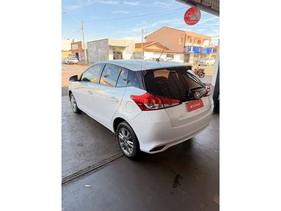 TOYOTA-YARIS-2021