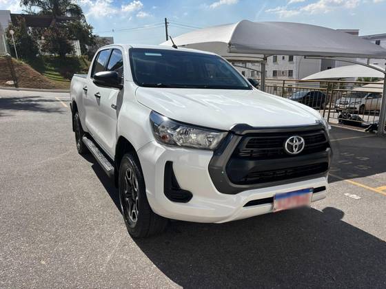 TOYOTA HILUX 2.8 D-4D TURBO DIESEL CD POWER PACK 4X4 MANUAL